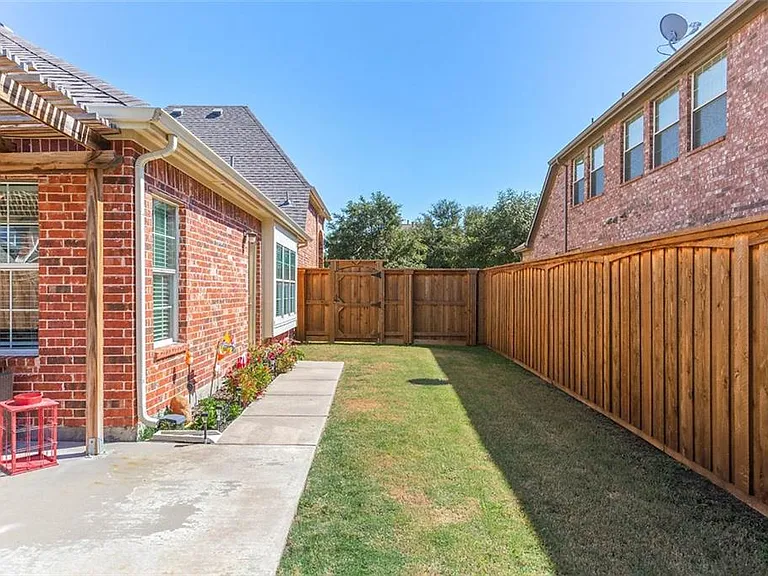 13283 Mannheim Dr — Photo 15