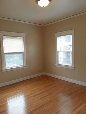 5th image of 924 E 20th St APT 4