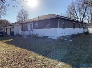 911 N Blue Mound Ave, Luverne, MN 56156