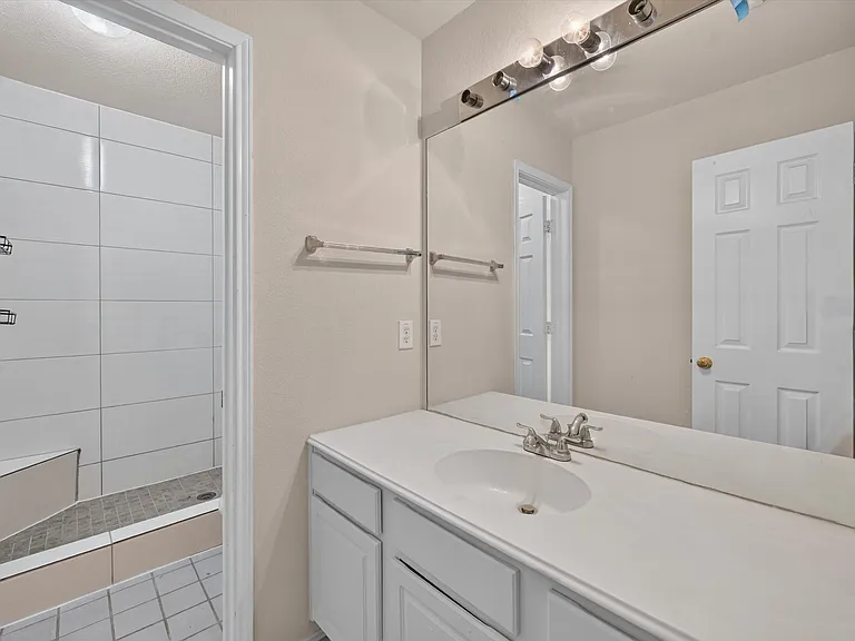 2328 Hunters Run Dr — Photo 10