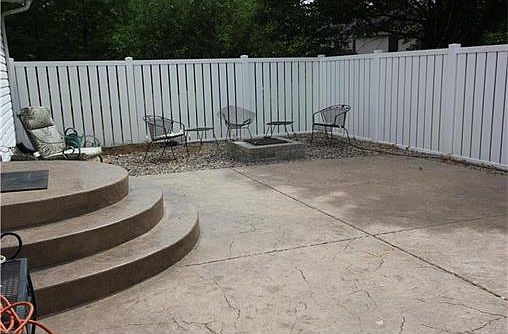 Stamped concrete w/Fire pit!