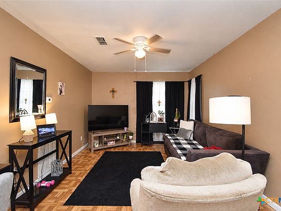 3rd image of 1310 Meadowview Dr