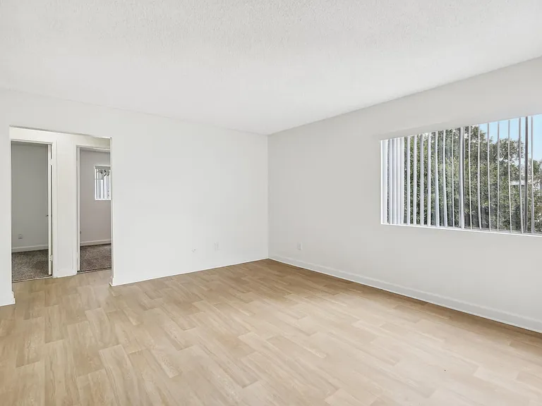 Valle at 9209 Kenwood — Photo 11