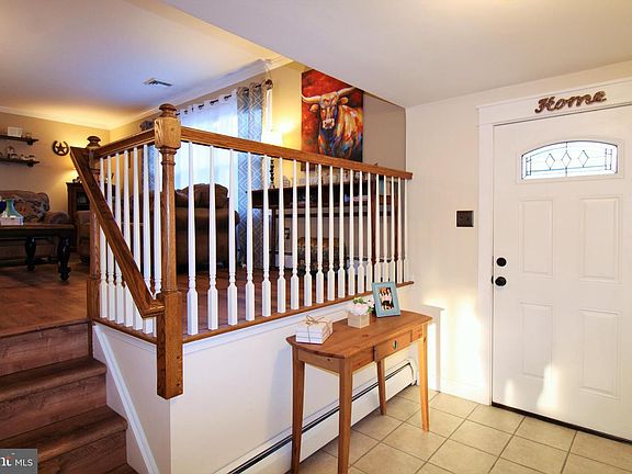 3rd image of 1088 Oakwood Dr
