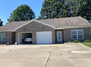 240 Riegel Ln, Paducah, KY 42001