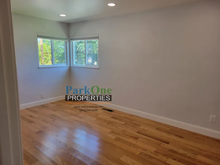 1867 Poplar Dr — Photo 9
