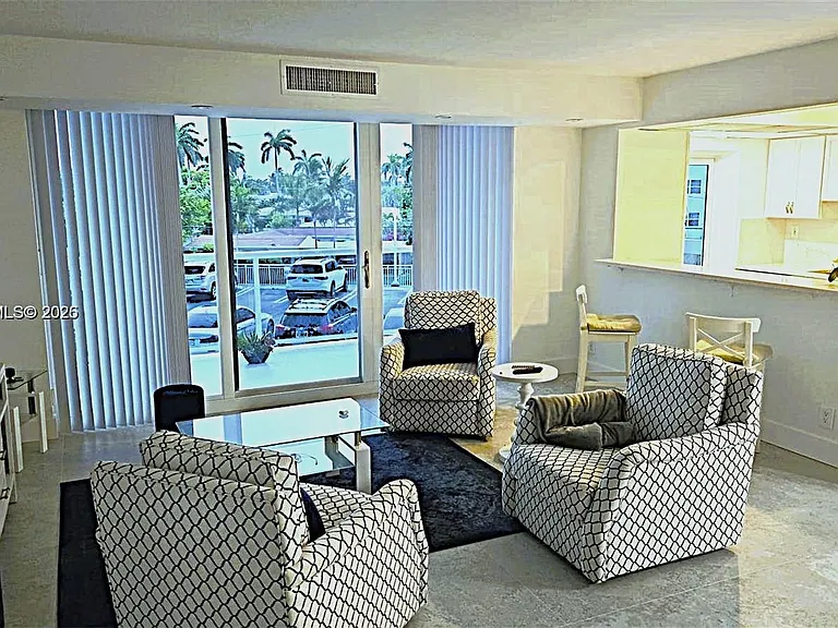 2715 N Ocean Blvd #2E — Photo 7