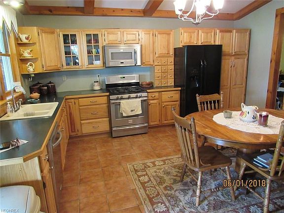 Big kitchen with lots of nice cabinets and an awesome stove for the serious cook.