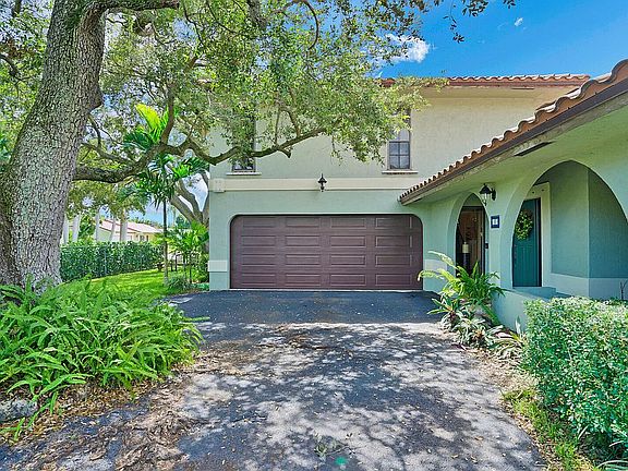 Hurricane rated garage door