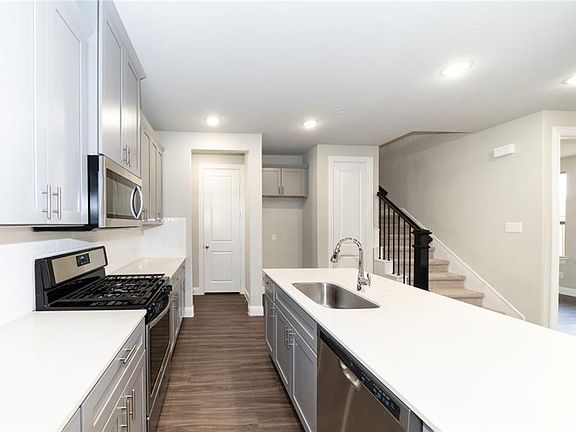 5th image of 3029 Galveston St