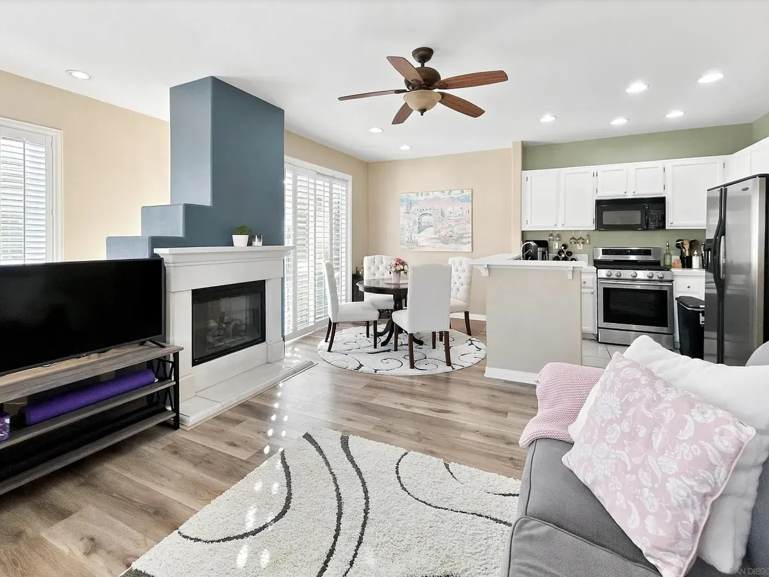 2 bed, 946 sqft, $2,995 — Photo 4