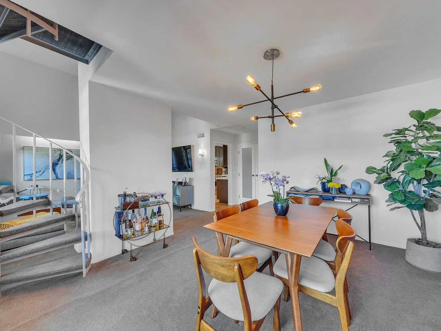 2 bed, 1406 sqft, $5,950 — Photo 4