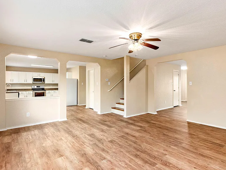 216 Willow Crst — Photo 4