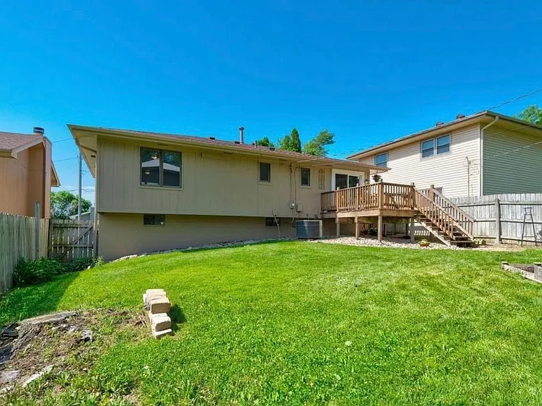 10412 Crown Point Ave — Photo 18