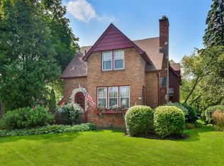 3 Circle Ave, Wheaton, IL 60187