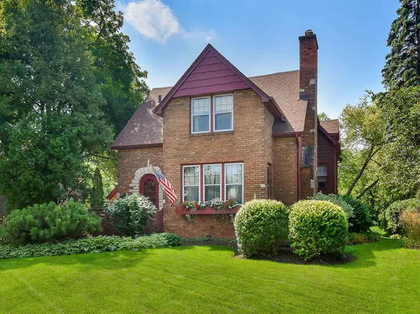 3 Circle Ave, Wheaton, IL 60187