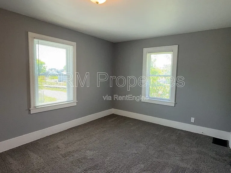 809 N Webster St — Photo 12
