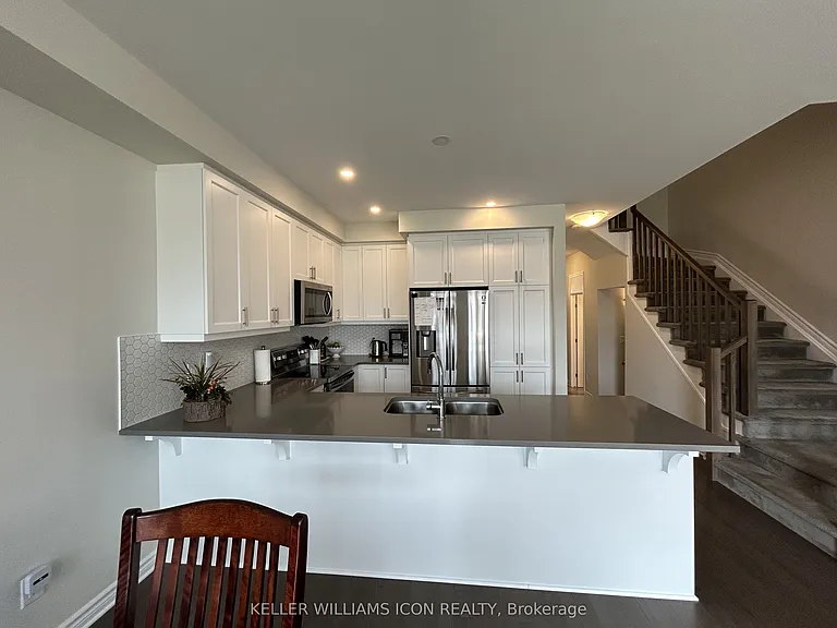 505 Manhattan Ct — Photo 11