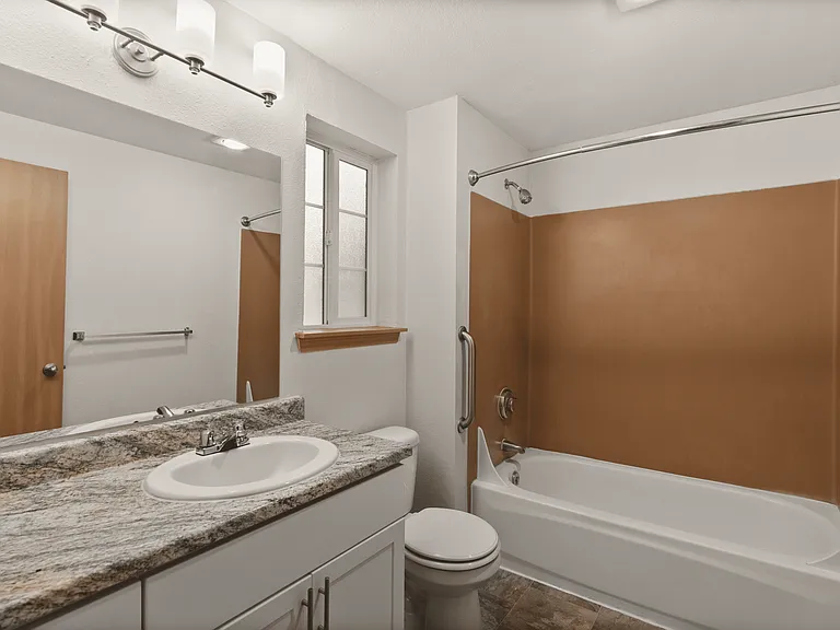 1 Bed 1 Bath - 680 Sq Ft 1 Bed 1 Bath - 680 Sq Ft