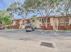 7951 Southgate Blvd, North Lauderdale, FL
