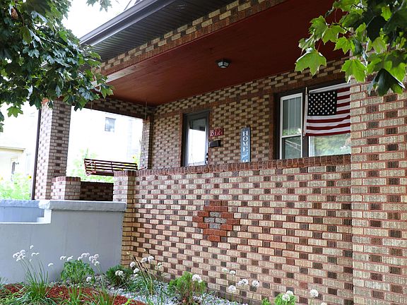4th image of 812 S Locust Ave