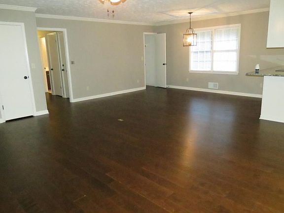 4th image of 4456 Tara Dr