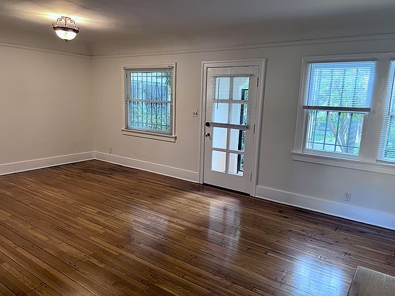 4th image of 1426 N Hayworth Ave