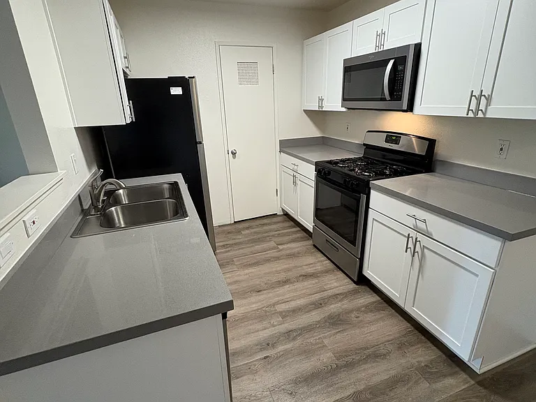 Via Real Apartments — Photo 6