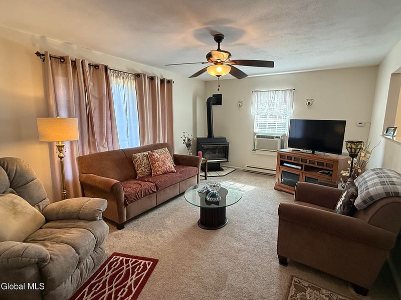 4th image of 4 Edgewater Place