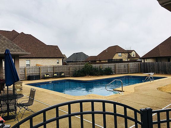 3rd image of 382 Silver Leaf Dr
