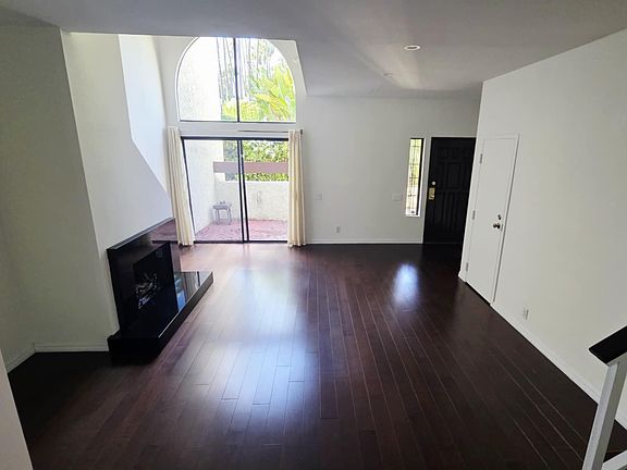 4th image of 1979 Grace Ave APT 3