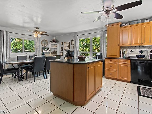 5th image of 1912 Howe Ct