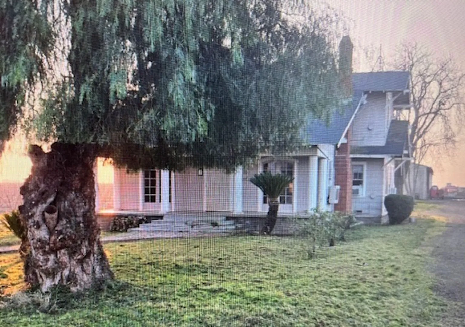 2-Story Country home! — Photo 1