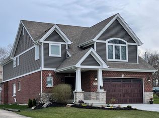 122 Hickory St, New Lenox, IL 60451