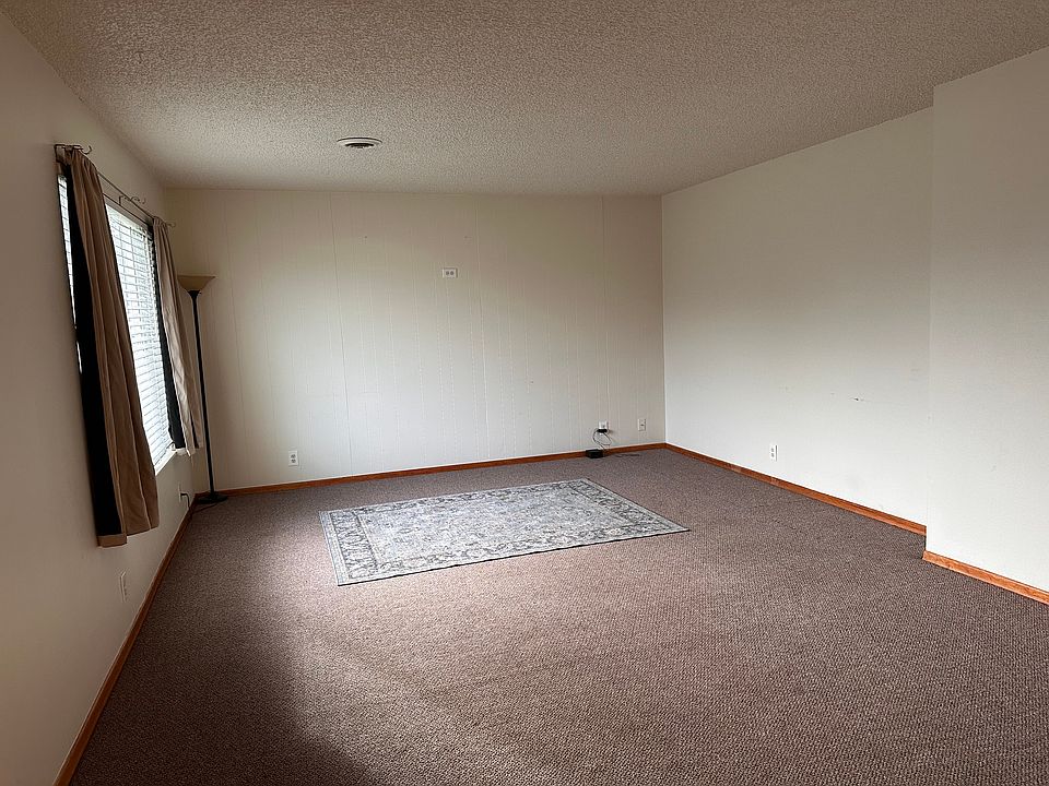 1st image of 215 SW Cedar Ave #225