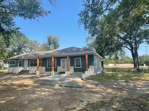 3rd image of 207 SE Stallings Dr