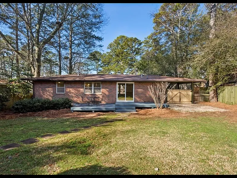 2474 Warwick Cir NE — Photo 23