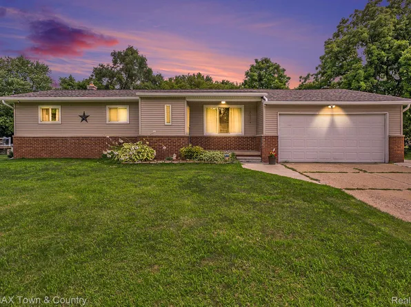 7036 Timberwood Dr, Davison, MI 48423
