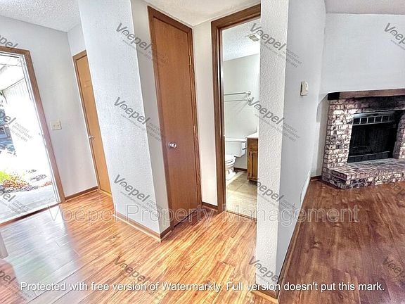 3rd image of 412 NE Highland Ln