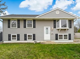 742 Hillcrest Dr, Romeoville, IL 60446