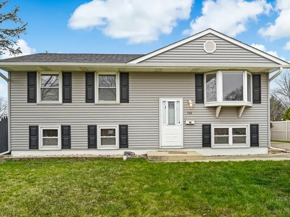742 Hillcrest Dr, Romeoville, IL 60446