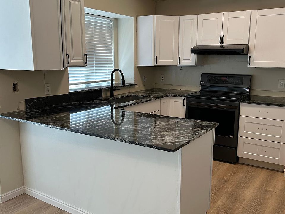 1st image of 3156 S Park Ct