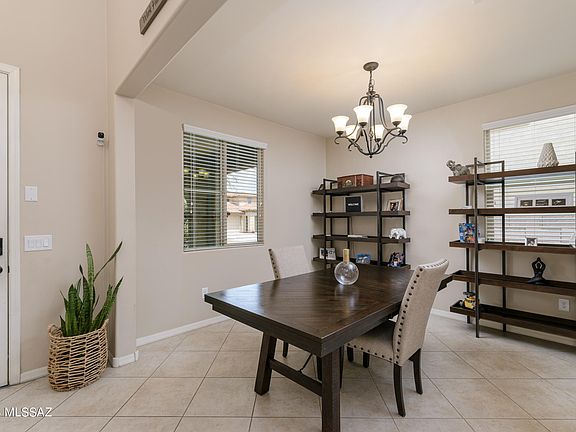 4th image of 841 W Camino Capria