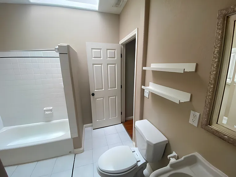 4557 Edgeware Rd — Photo 14