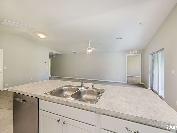 3rd image of 427 Hedgewood St