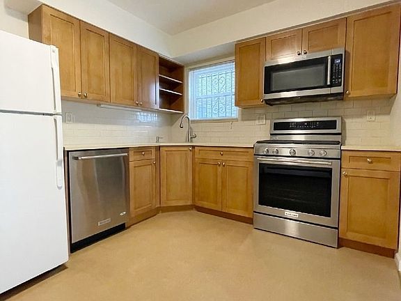2nd image of 23-35 33rd St #1R