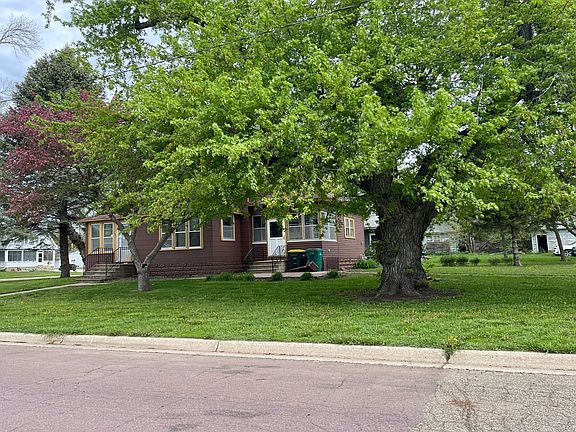 3rd image of 151 W Dineen St