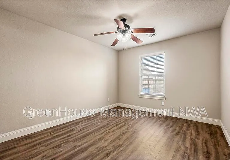2907 Tanglewood Ave — Photo 18