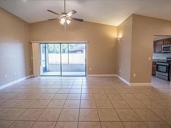 4th image of 2842 Curry Woods Dr