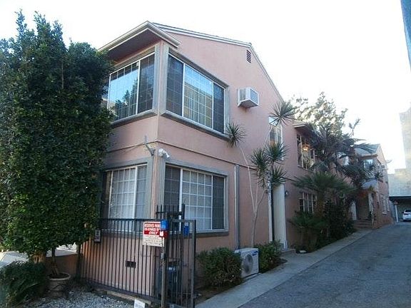 2nd image of 1023 N San Vicente Blvd